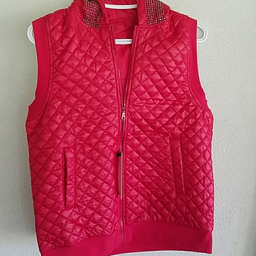 Net Helix red quilted hooded sleeveless vest.